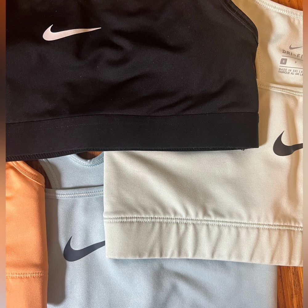 Set of 4 Nike Sports Tops